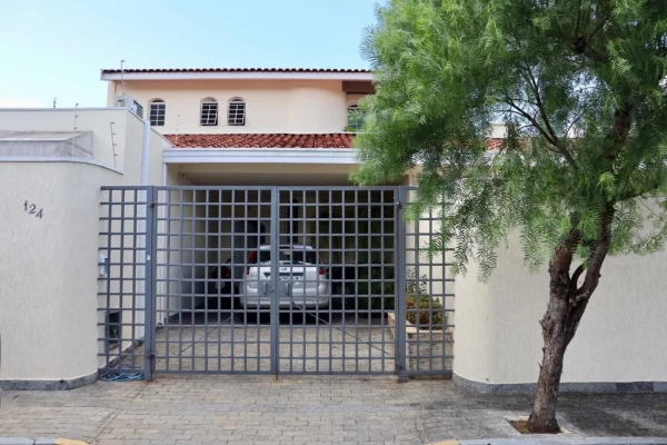 Foto 1: Sobrado com 4 dormitórios à venda, 350 m² por R$ 950.000 - Granja Bela Vista - Taubaté/SP