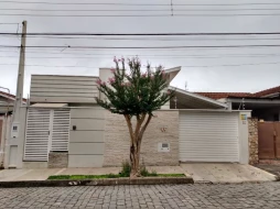 Imagem Casa com 2 dormitórios à venda, 200 m² por R$ 610.000 - Centro - Pindamonhangaba/SP